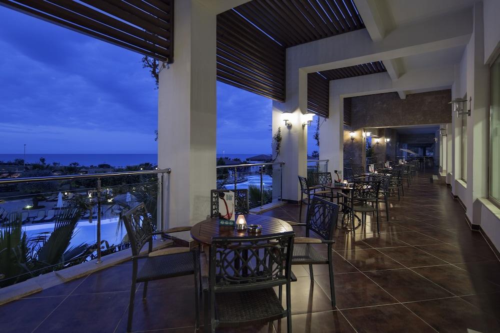Alba Royal Hotel (Adults Only) Side Exterior foto
